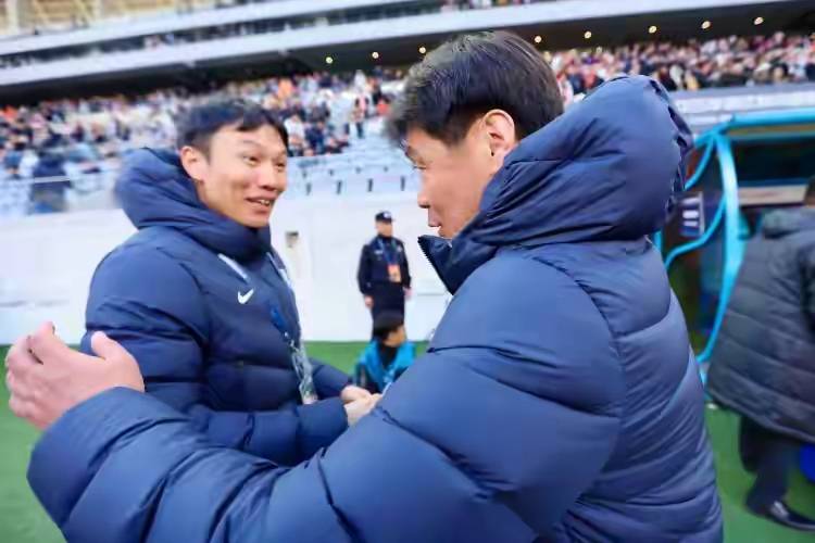 包含欧篮联倒计时；里昂赛前队长鼓劲；细节引发关注；更衣室稳定；心理建设被强调的词条