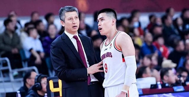 今晚上海久事备战全明星赛，单刀错失细节曝光，媒体盛赞，年轻球员得到机会(八挂海特警队长)